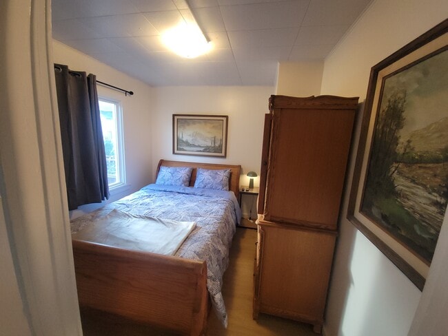 Building Photo - 211-212 W 13th St