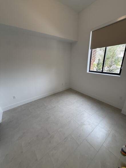 Building Photo - 2545 NE 183rd St