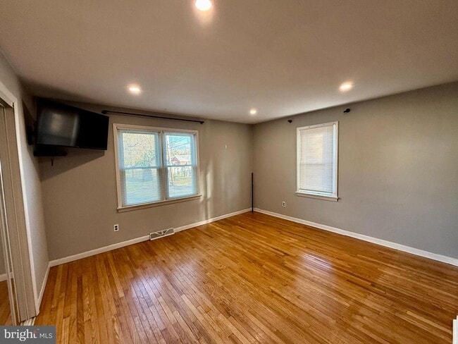 Building Photo - 503 West Lawn Ave