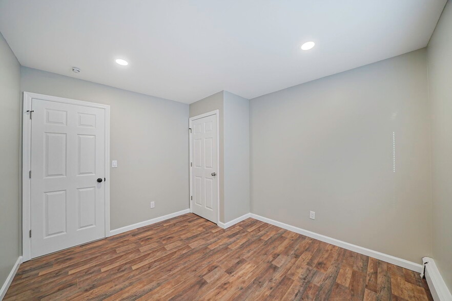 Building Photo - 130 5th Ave