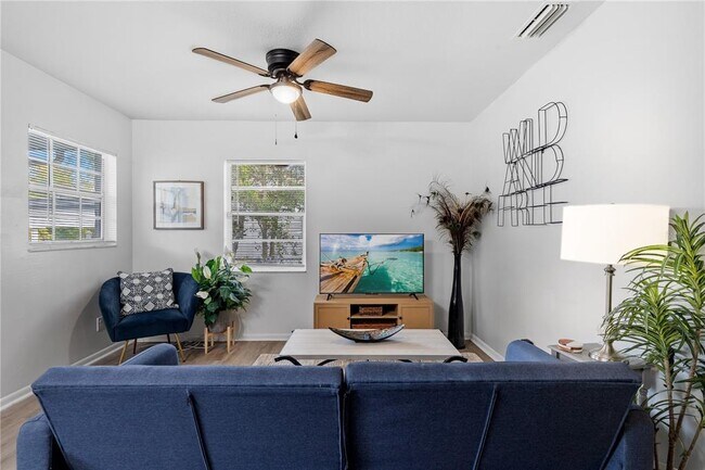 Building Photo - 2819 Marconi St