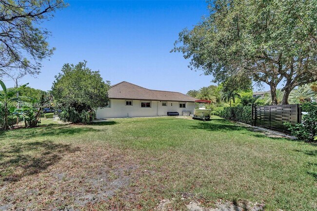 Building Photo - 13015 Biscayne Island Terrace