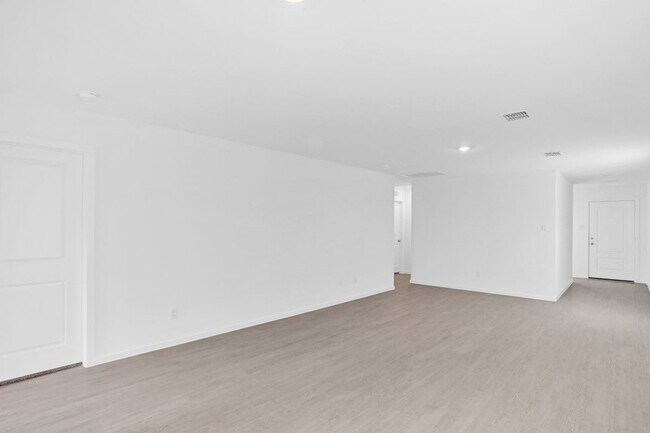 Building Photo - 835 Madrono Dr