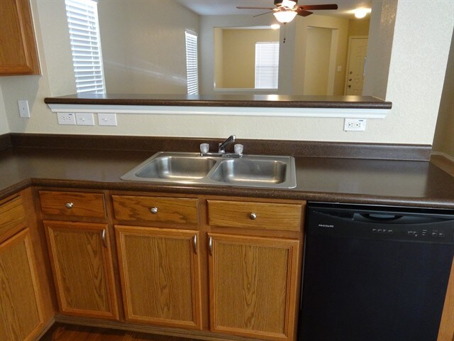 Building Photo - 16131 Branching Oaks