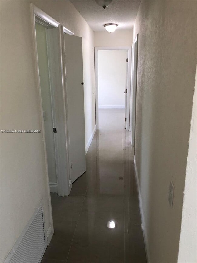 Building Photo - 4120 SW 25th St