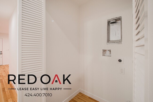 Building Photo - 856 W 47th St