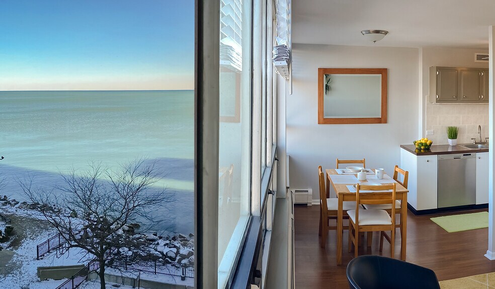 Building Photo - 6171 N Sheridan Rd