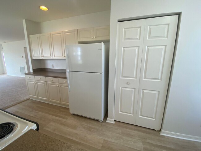 Building Photo - 2140 Heron Lake Dr