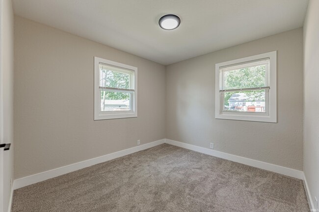 Building Photo - 1719 Crystal Ct