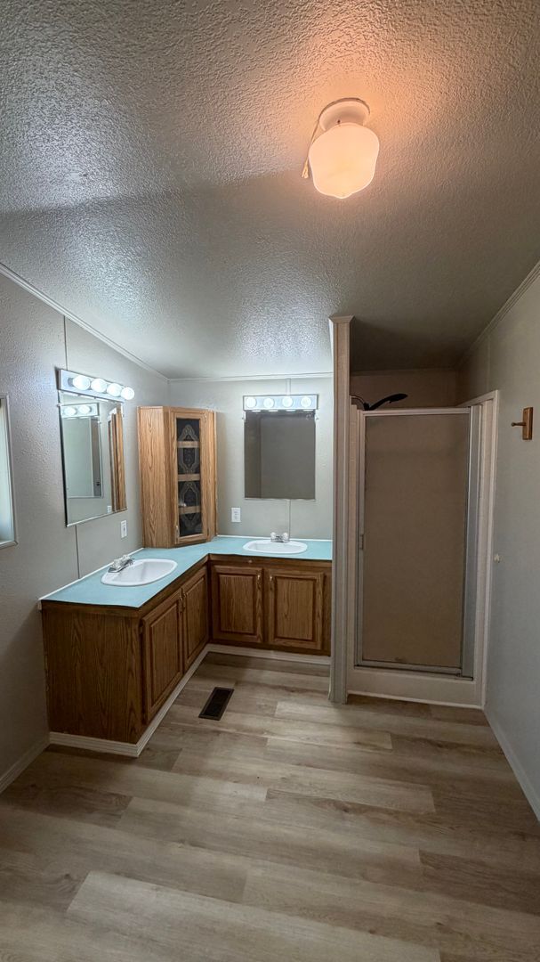 Building Photo - AVAILABLE NOW - Recently Renovated, Charming 2-Bedroom Home in the Heart of Pasco::