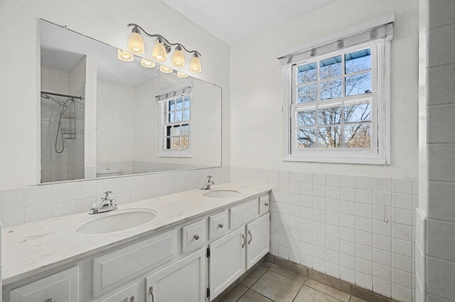 Building Photo - 1315 Jane Ave