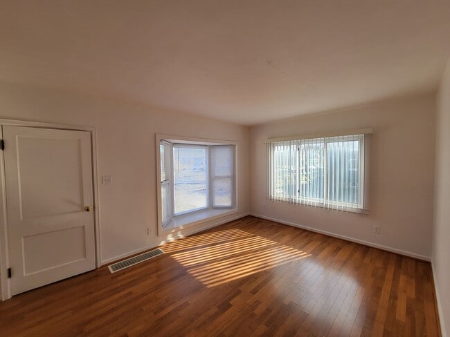 Building Photo - 3 Bedroom Single Family home for Rent