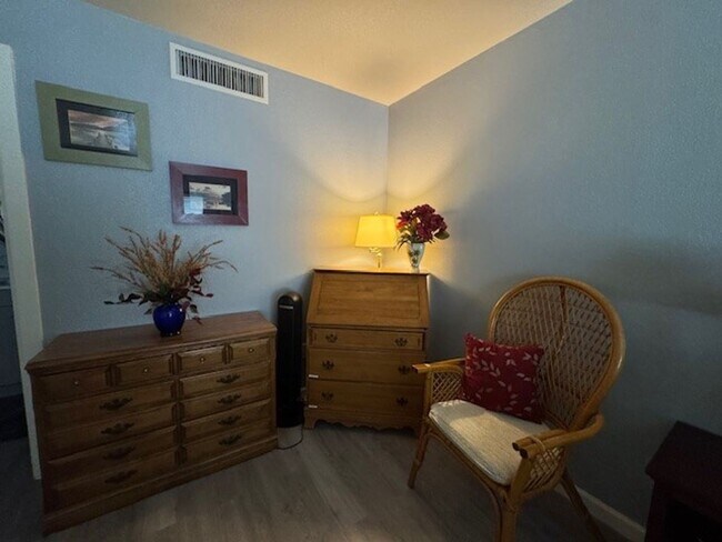 Building Photo - Furnished 2 BR Condo w/ Utilities Boat Dock, Marina, Garage -Roadhaven Marina Avail June-Dec, May...