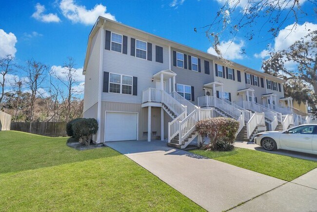Building Photo - 324 Laurel Oak Ln