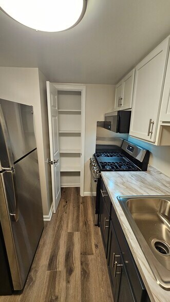 Building Photo - 7266 Donnell Pl