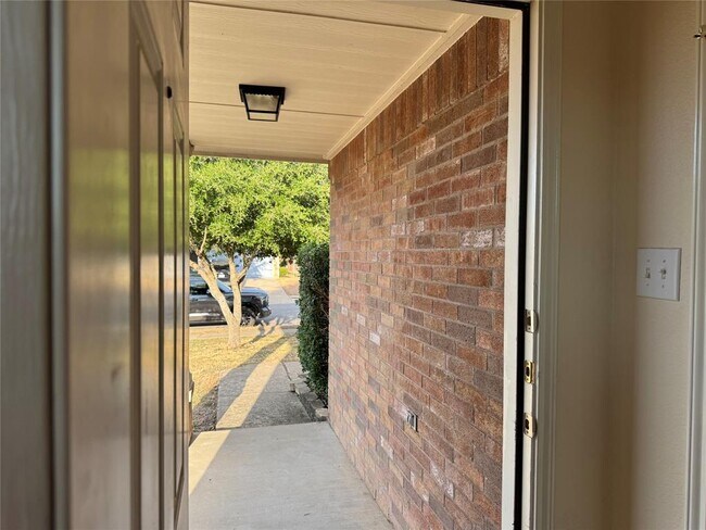 Building Photo - 1015 Remington Dr