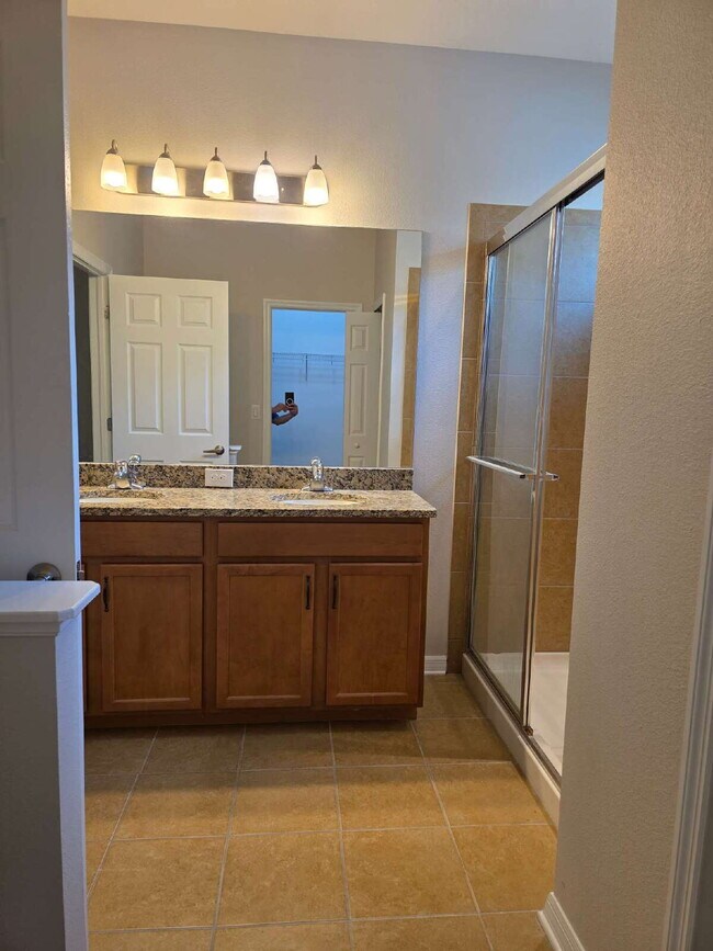 Building Photo - Very nice house in Ashton Oaks for rent