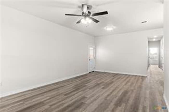 Building Photo - 121 Leon Ln