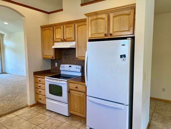 Building Photo - Charming 3 Bed 2 Bath Single Family Home W/ Attached Garage and Private Patio!