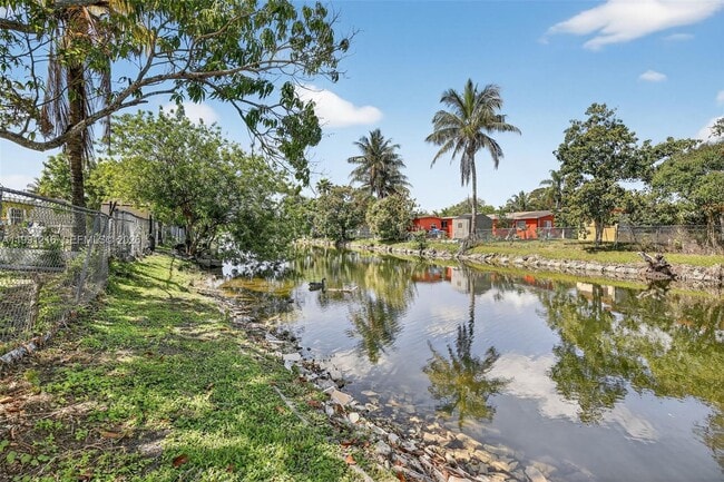 Building Photo - 2521 NW 72nd Ave