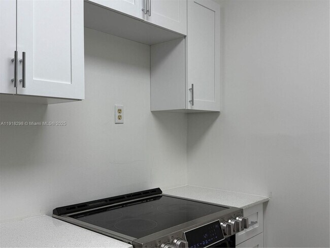 Building Photo - 6420 SW 18th Terrace