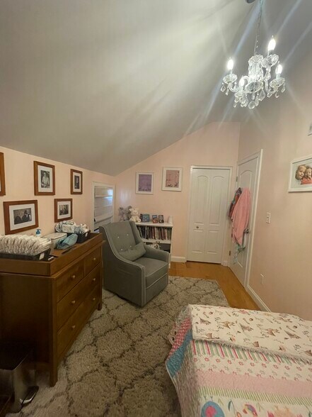 Bedroom 2 (2nd floor) - 11 Oakland St