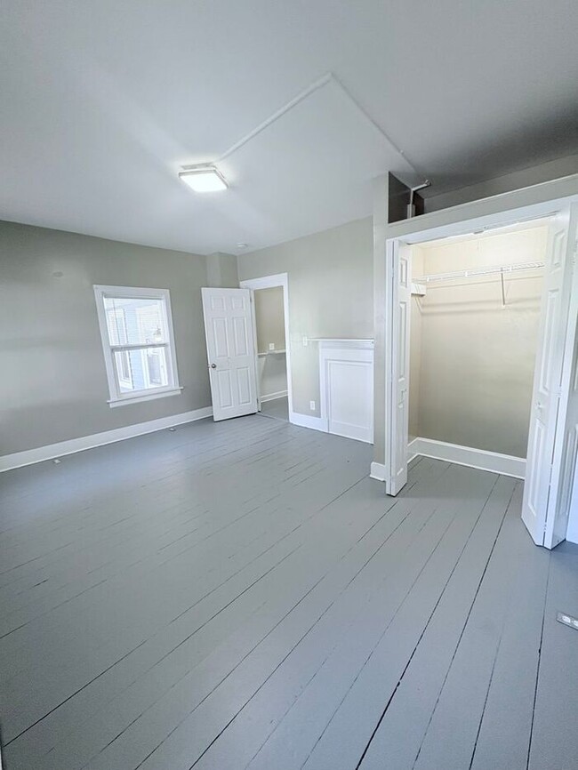 Building Photo - Charming 3BR 1BA Home w/ Sunroom • Stainless Kitchen • Yard w/ Fire Pit in Delaware