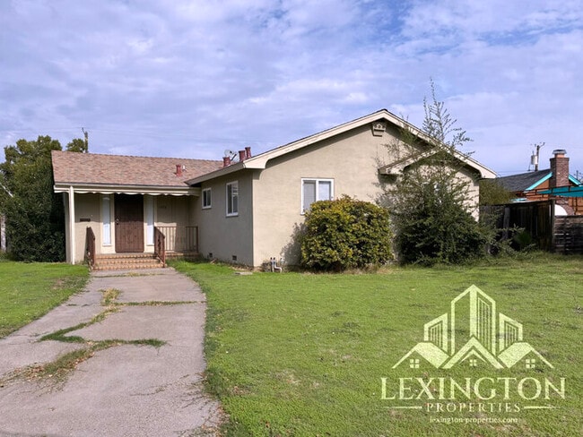 Building Photo - Wonderful, 3BD/2BA, Home off Bell St. and ...
