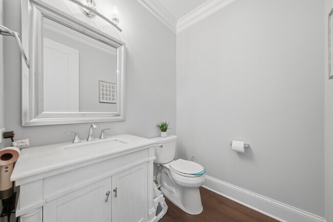 Building Photo - 7814 Brookbank Rd