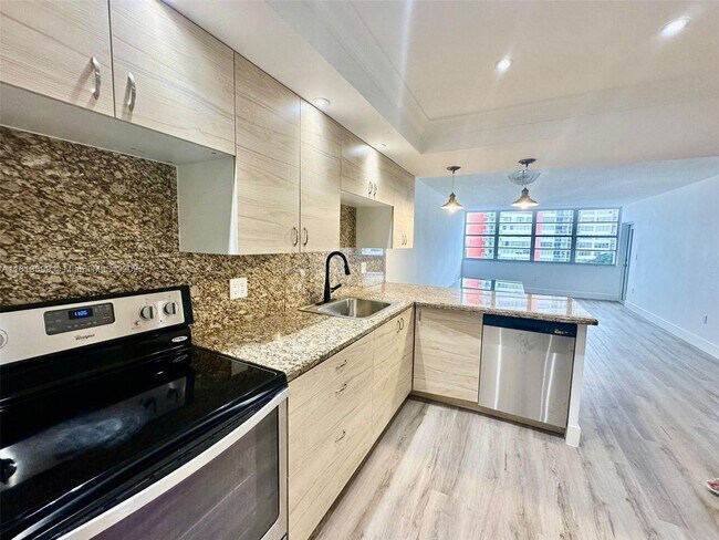 Building Photo - 1301 NE Miami Gardens Dr