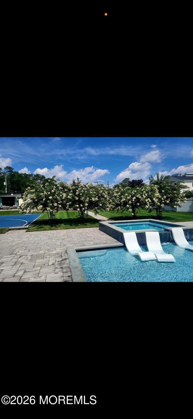 Building Photo - 107 Grant Ave