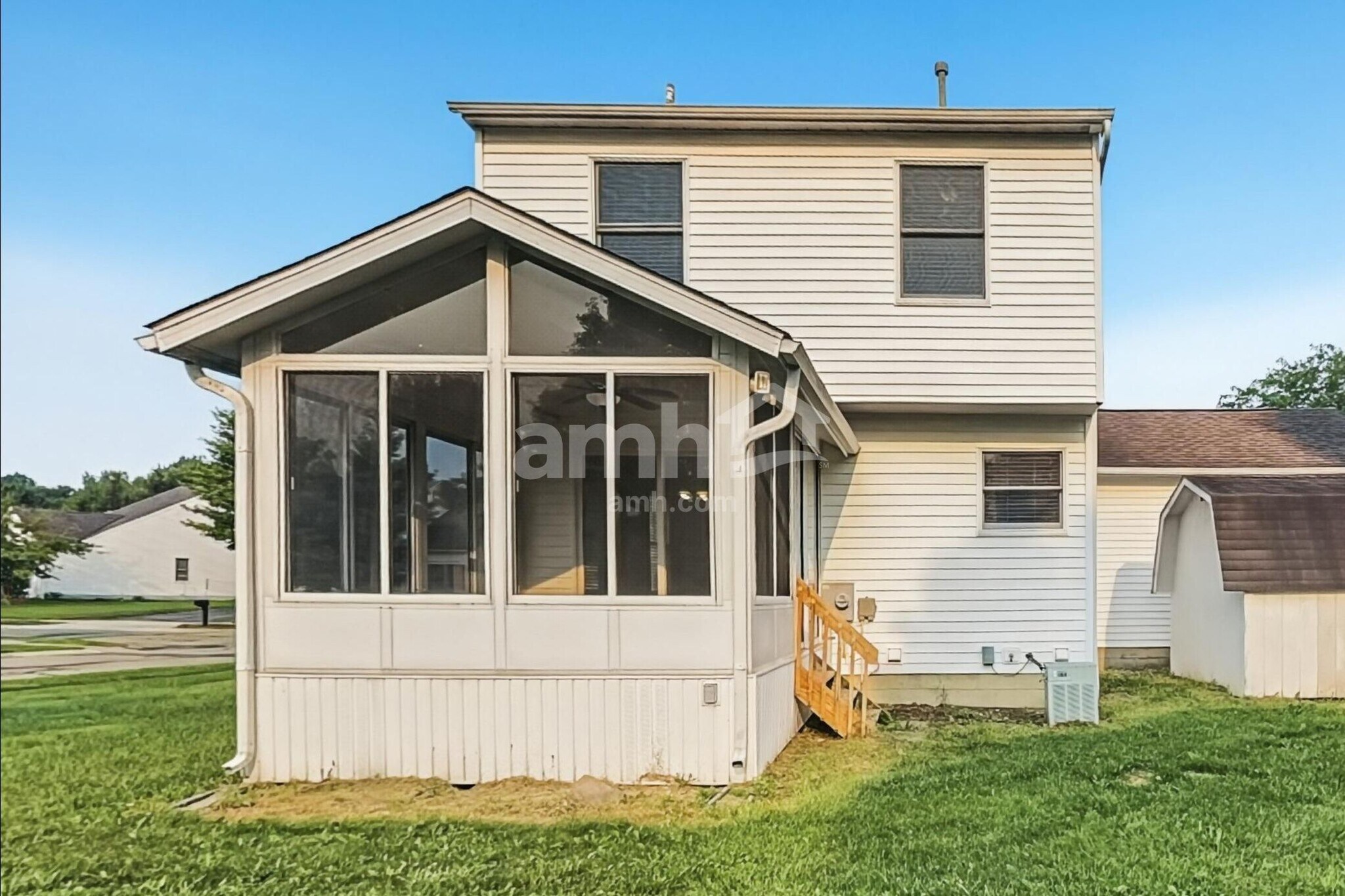 Building Photo - 825 Whitehead Dr