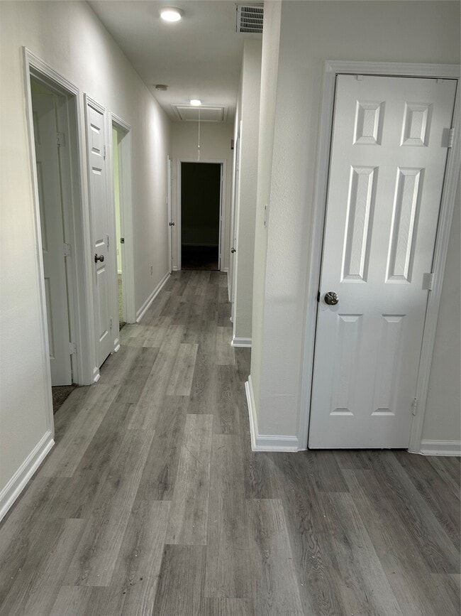 Building Photo - 10906 Southview St