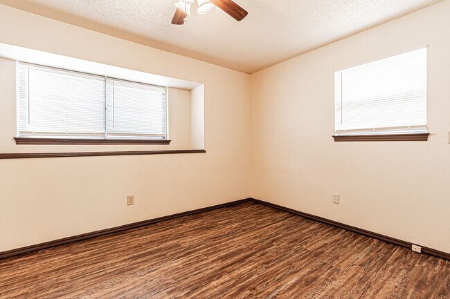 Building Photo - 3 Bed 1.5 Bath in Del City!