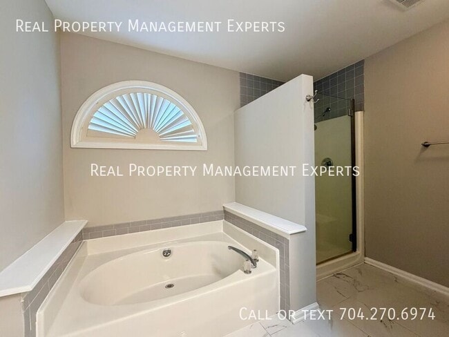 Building Photo - 9315 Pebble Creek Way