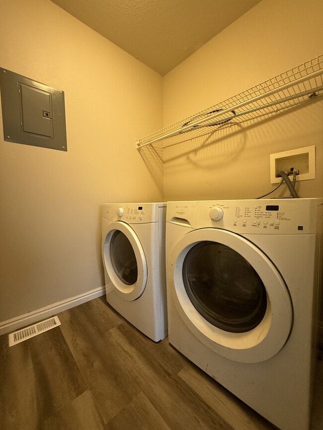 Building Photo - 5601 4015 W