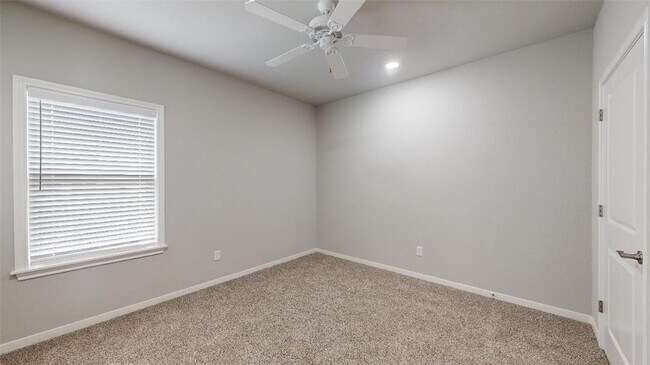 Building Photo - 1326 Prairie Dr