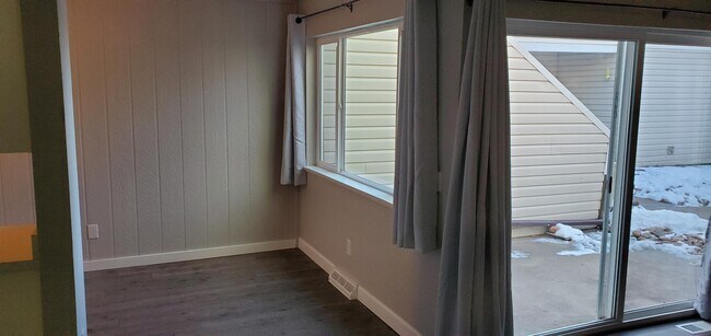 Building Photo - 13605 E Yale Ave