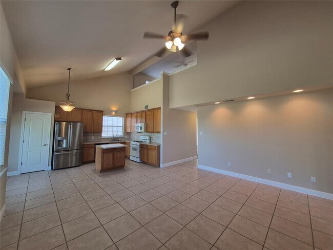 Building Photo - 8800 Hazelhurst Dr