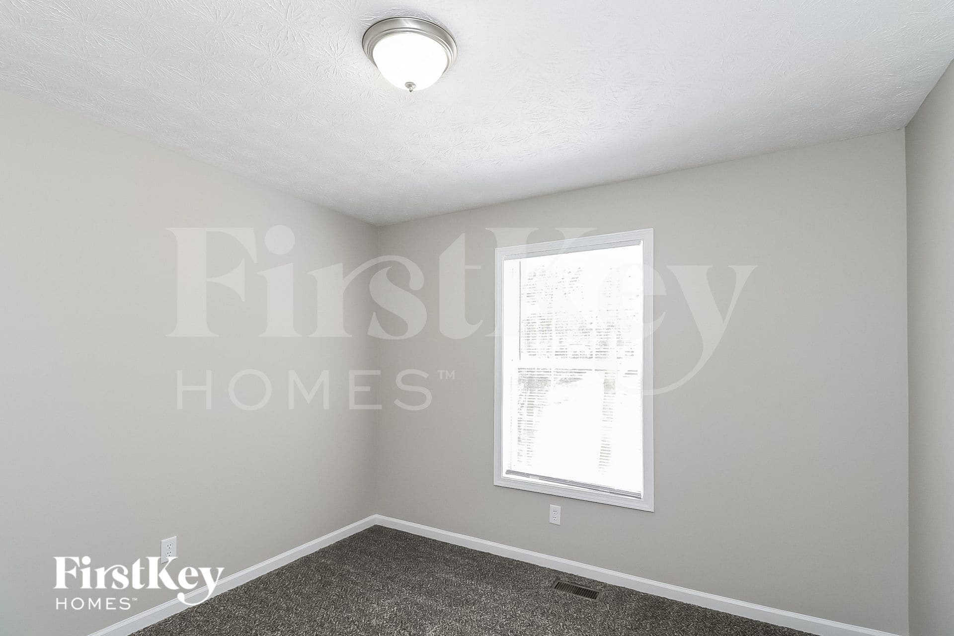 Building Photo - 142 N Springs Dr