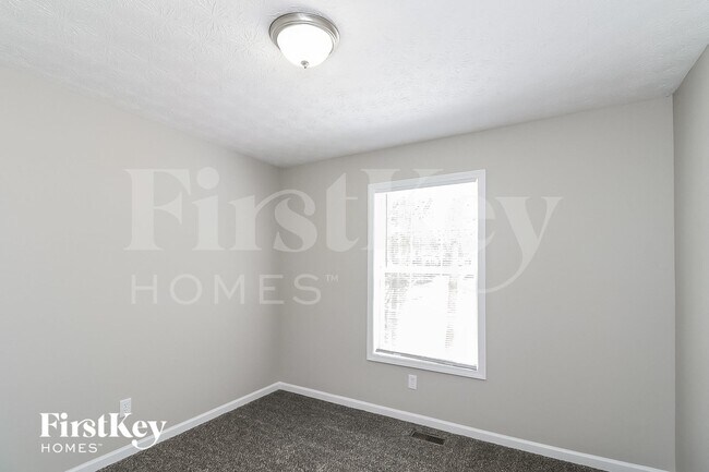 Building Photo - 142 N Springs Dr