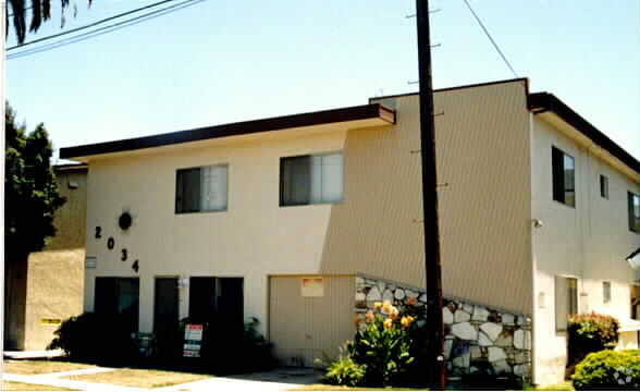 Building Photo - 2034