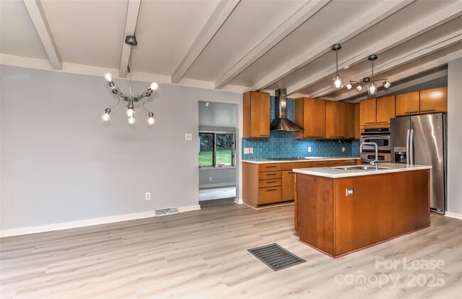 Building Photo - 3111 Spring Valley Rd