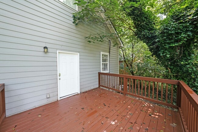 Building Photo - 1075 McDaniel St SW
