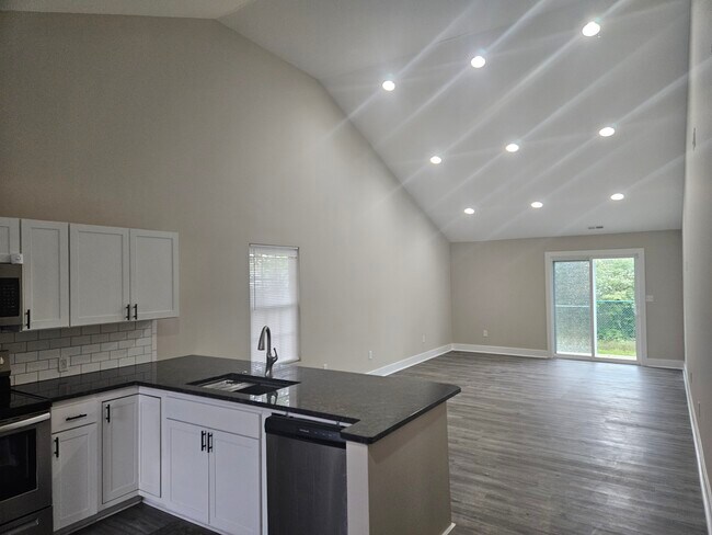 Building Photo - 5835 Cedar Lake Dr