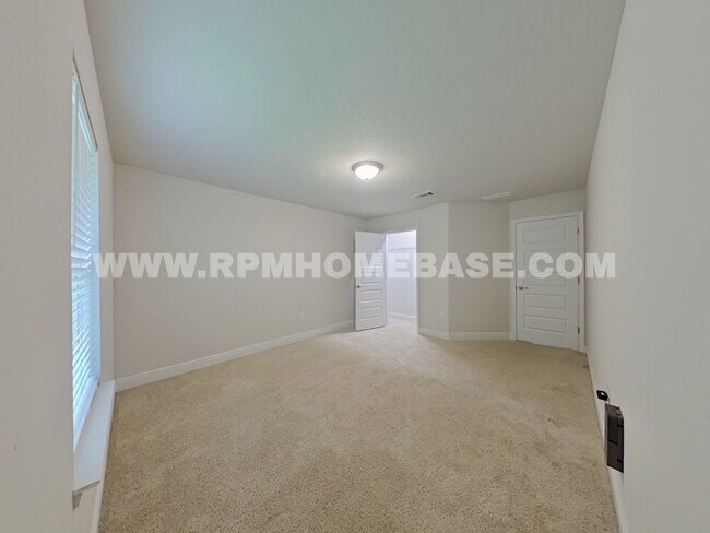 Building Photo - 5820 Crestlake Dr