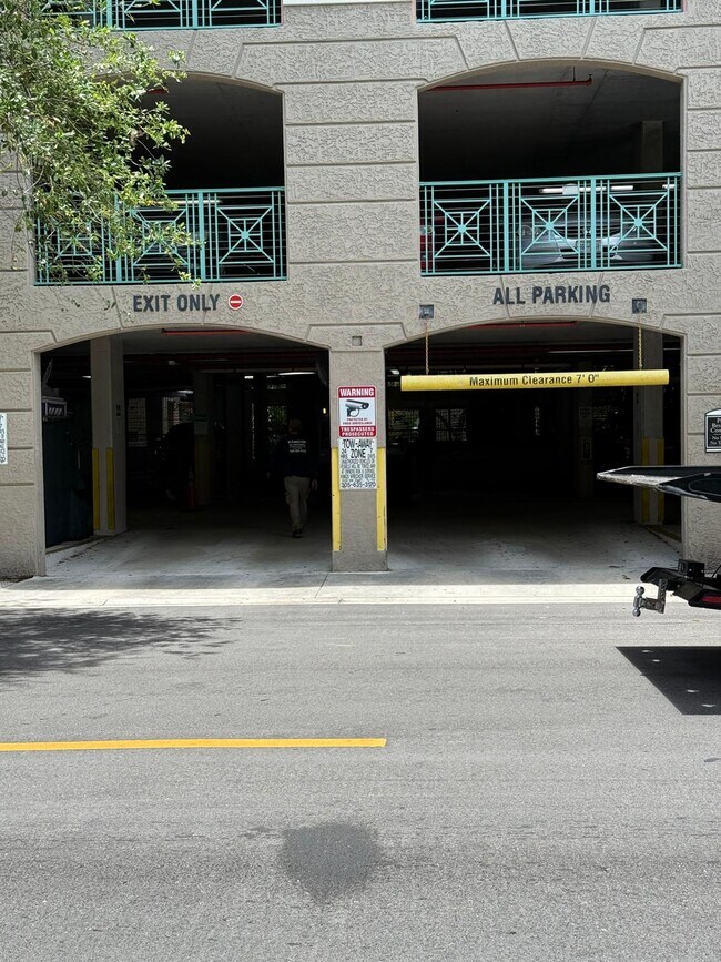 Building Photo - 6001 SW 70th St
