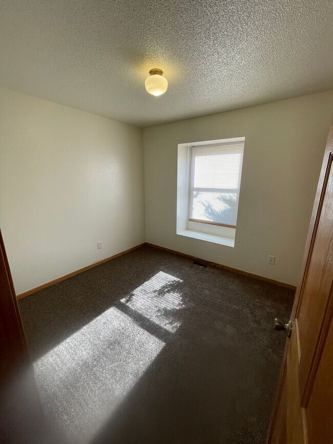 Building Photo - 2315 43rd Ave Ct