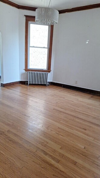 Dining Room - 2150 N Keystone Ave