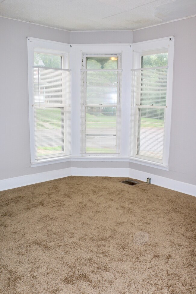 Living Room - 232 Lincoln St